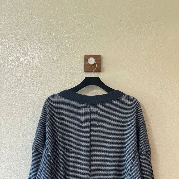 American Eagle Outfitters Big Hug V-Neck Waffle‎ Knit Sweatshirt Oversized Sz S - Picture 6 of 10